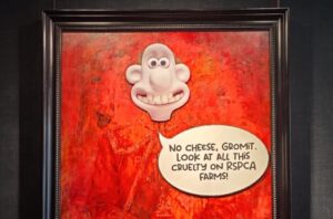 king-charles-iii-portrait-vandalized-with-wallace-and-gromit-sticker-–-washington-examiner