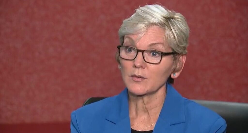 family-calls-police-on-energy-department-staffer-as-jennifer-granholm’s-ev-caravan-bogarts-charging-station-during-4-day-road-trip-|-the-gateway-pundit-|-by-cristina-laila